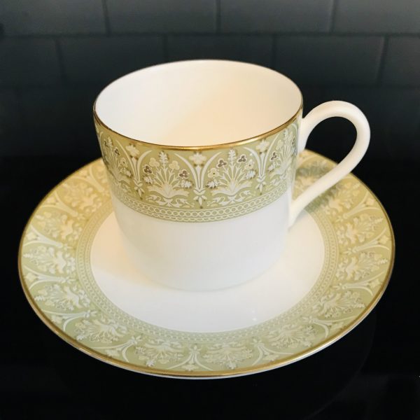 Set of 6 Royal Daulton Tea cups and saucers Sonnet pattern England Fine bone china gold trim farmhouse collectible display elegant dining