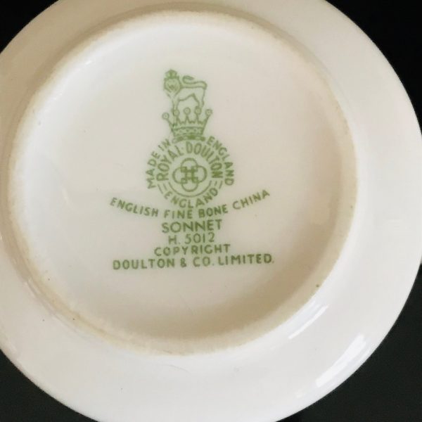 Set Of Royal Daulton Tea Cups And Saucers Sonnet Pattern England Fine Bone China Gold Trim