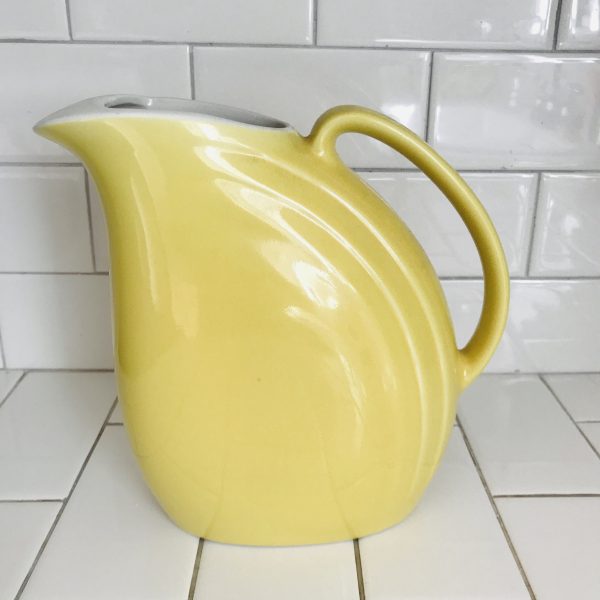 Fantastic Disc Pitcher Water Iced Tea Pottery Hall China USA Bright Yellow Sleek design excellent condition farmhouse cottage Kitchen