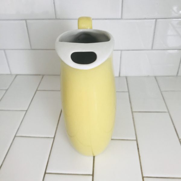 Fantastic Disc Pitcher Water Iced Tea Pottery Hall China USA Bright Yellow Sleek design excellent condition farmhouse cottage Kitchen