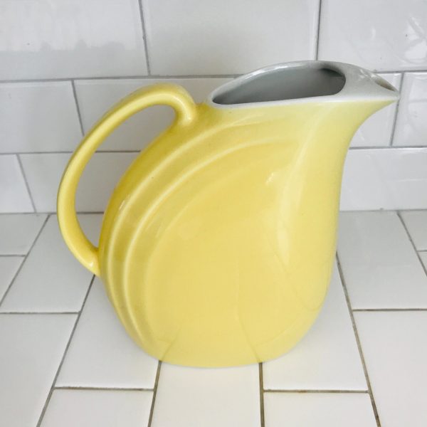 Fantastic Disc Pitcher Water Iced Tea Pottery Hall China USA Bright Yellow Sleek design excellent condition farmhouse cottage Kitchen