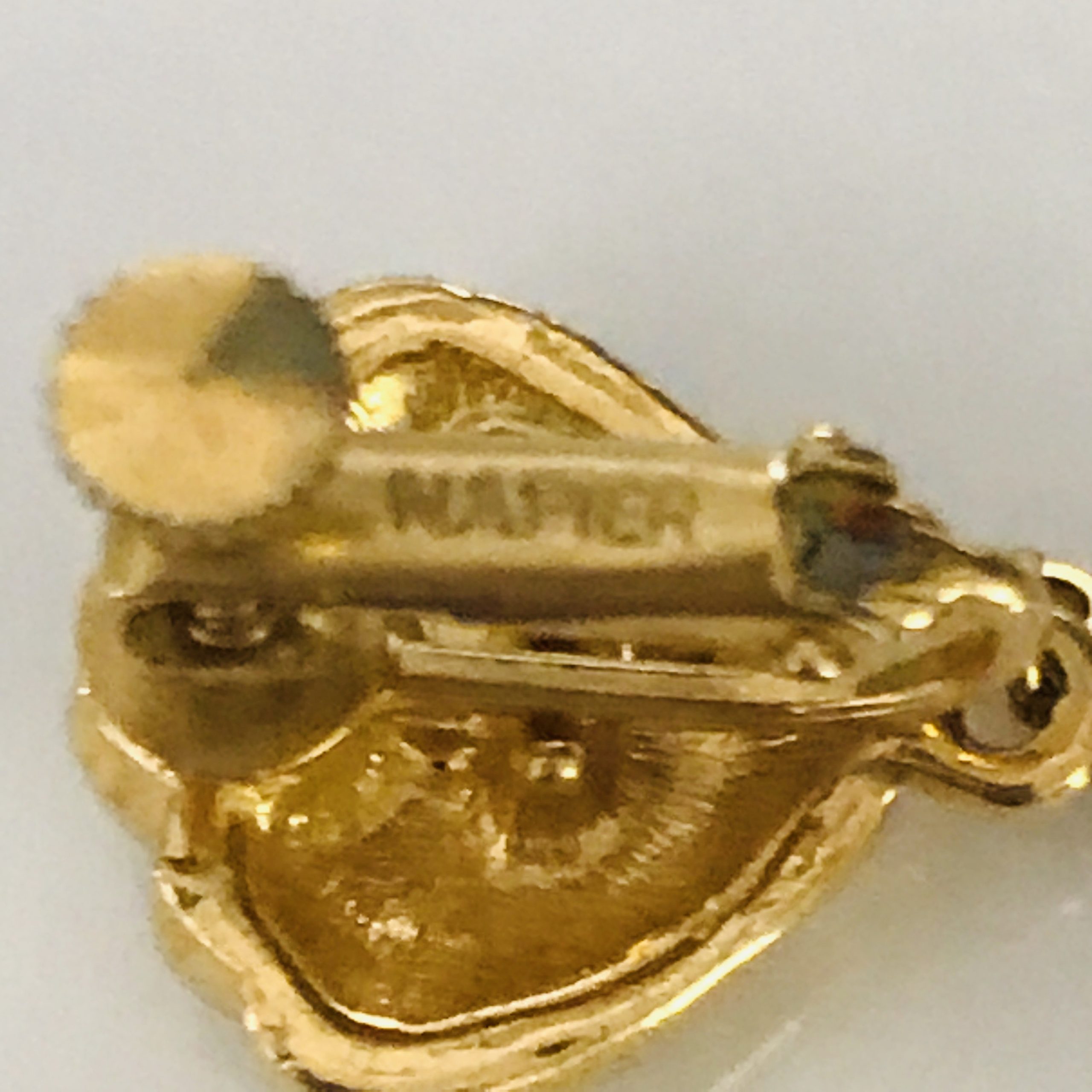 Vintage Napier Clip On Twist Back Earrings Gold Tone Cream Enamel J6478