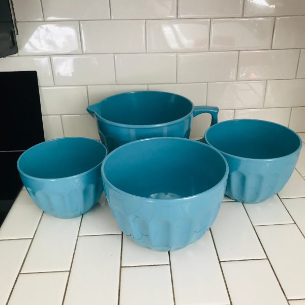 Vintage Set of 4 Melamine Bowls 1 with pour spout mixing bowl collectible display kitchen decor non slip base ribbed with handle